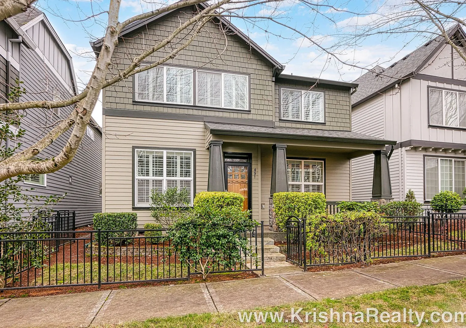 Beautiful 3 Bedroom | 3.5 Bathroom | Single Family Home | Large Bonus Room | Located In Quiet Ore... — Photo 2