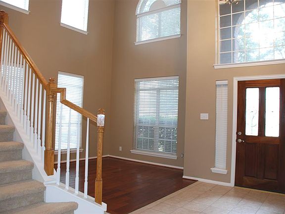 4th image of 307 Green Cedar Dr
