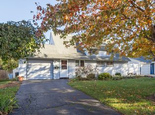 33 Red Maple Dr N, Wantagh, NY 11793