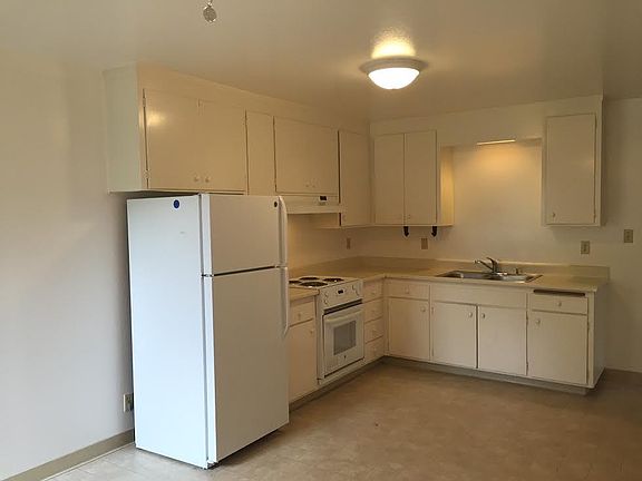 5th image of 3290 Anita Ct