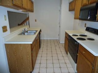 4th image of 929 Niblik Way