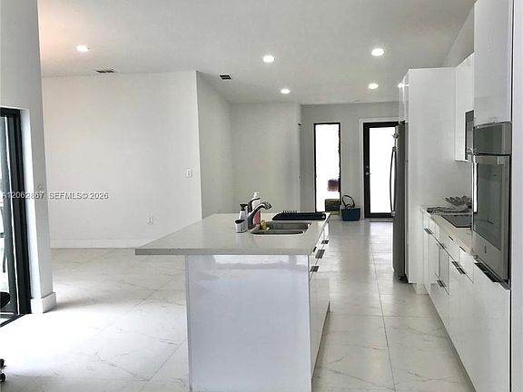 4th image of 6651 NW 173rd Ln