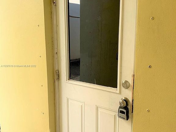 4th image of 105 NE 12th Ave APT 5