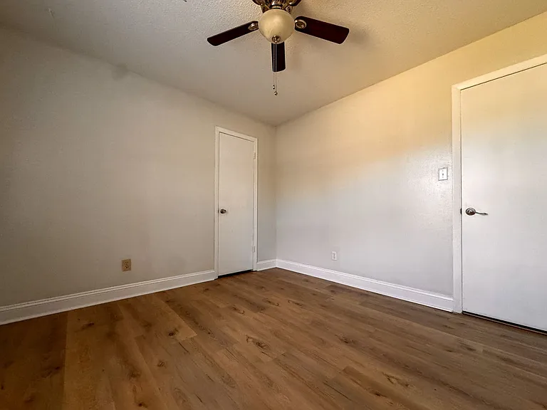 6747 Vaughn Rd — Photo 18