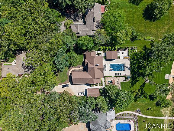 4th image of 792 Pine Bay Ave