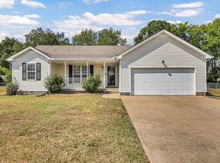 1047 Waterford Cir, Clarksville, TN 37040
