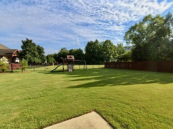 3rd image of 4504 Hampton View Dr SE