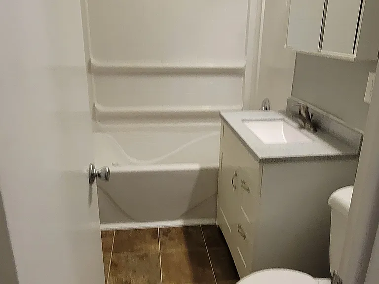 120 Maryland Ave W — Photo 6