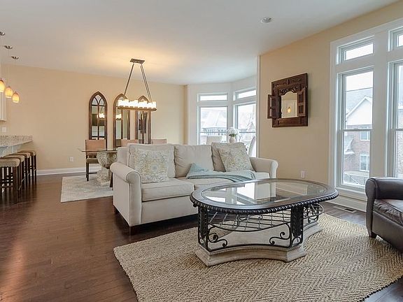 4th image of 111 Vine St #46