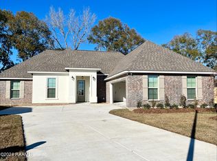 100 Preston Rose Ln, Youngsville, LA 70592