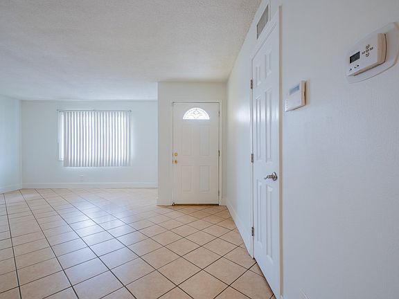 3rd image of 6933 Fallbrook Ave
