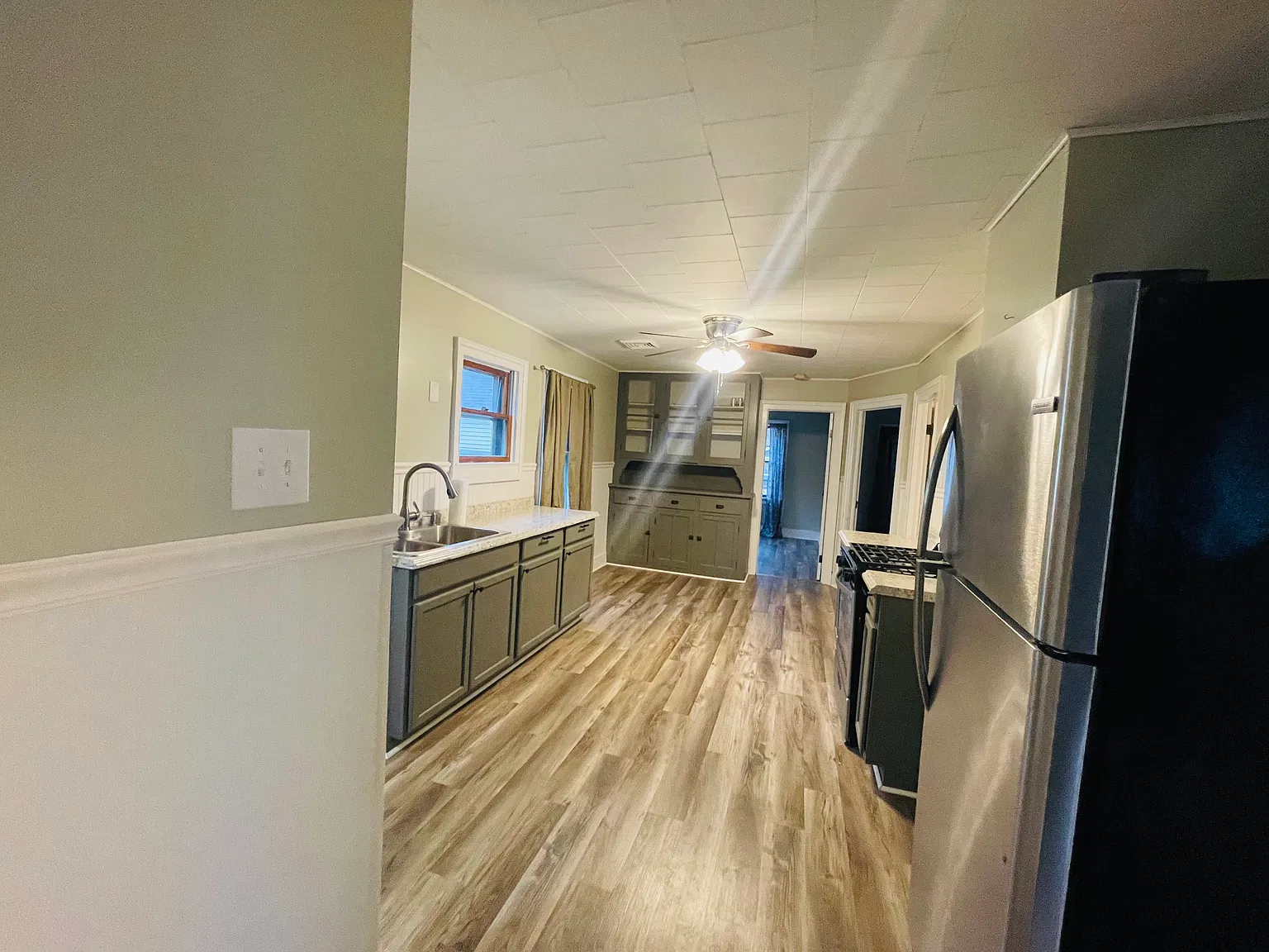 3 bed, $1,400 — Photo 1
