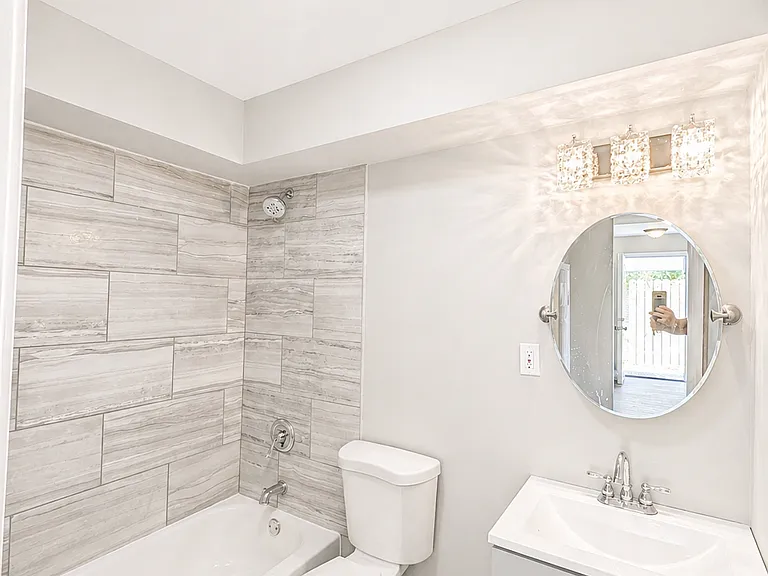 209 River Oaks Dr #E — Photo 5