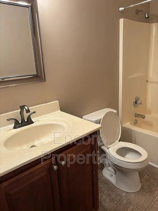 2 bed, 2.5 bath, 1327 sqft, $1,475 — Photo 3