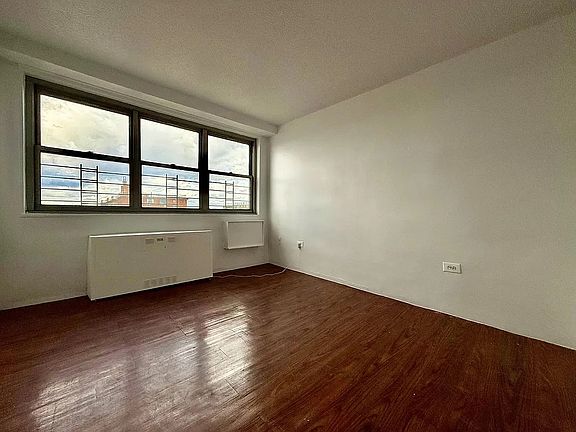 3rd image of 875 Boynton Ave #13JJ