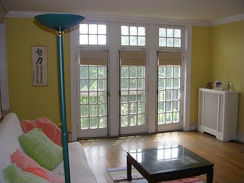 Living Room with Balcany