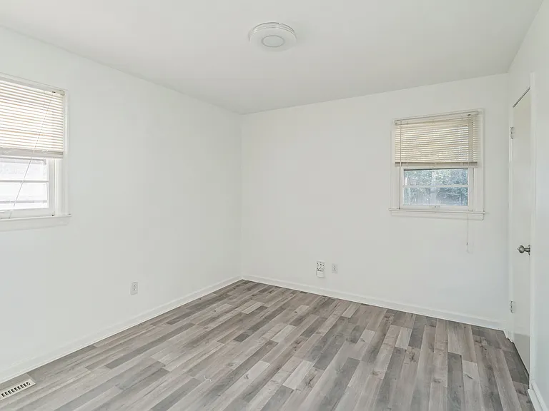 1676 Brittany Ln — Photo 9