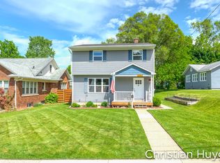 2052 Swensberg Ave NE, Grand Rapids, MI 49505