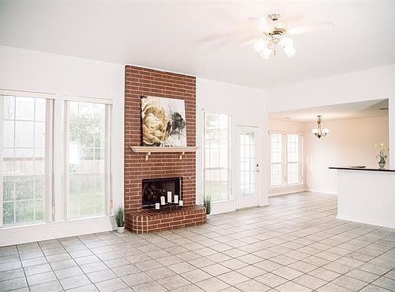 3rd image of 521 Carl Ct