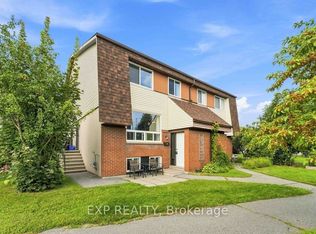 30A Woodvale Grn #30A, Ottawa, ON K2G 4H4