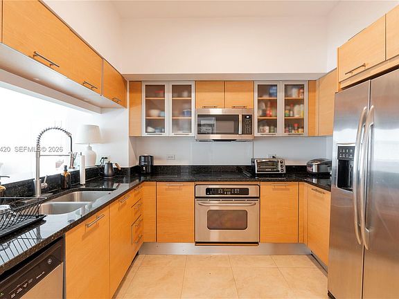 5th image of 31 SE 5th St APT 4121