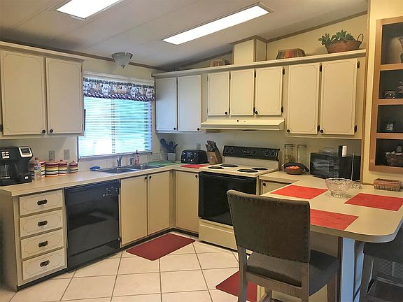 2nd image of 170 Las Palmas Blvd #170