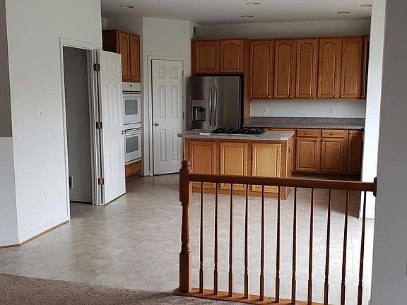2nd image of 863 Fox Den Rd