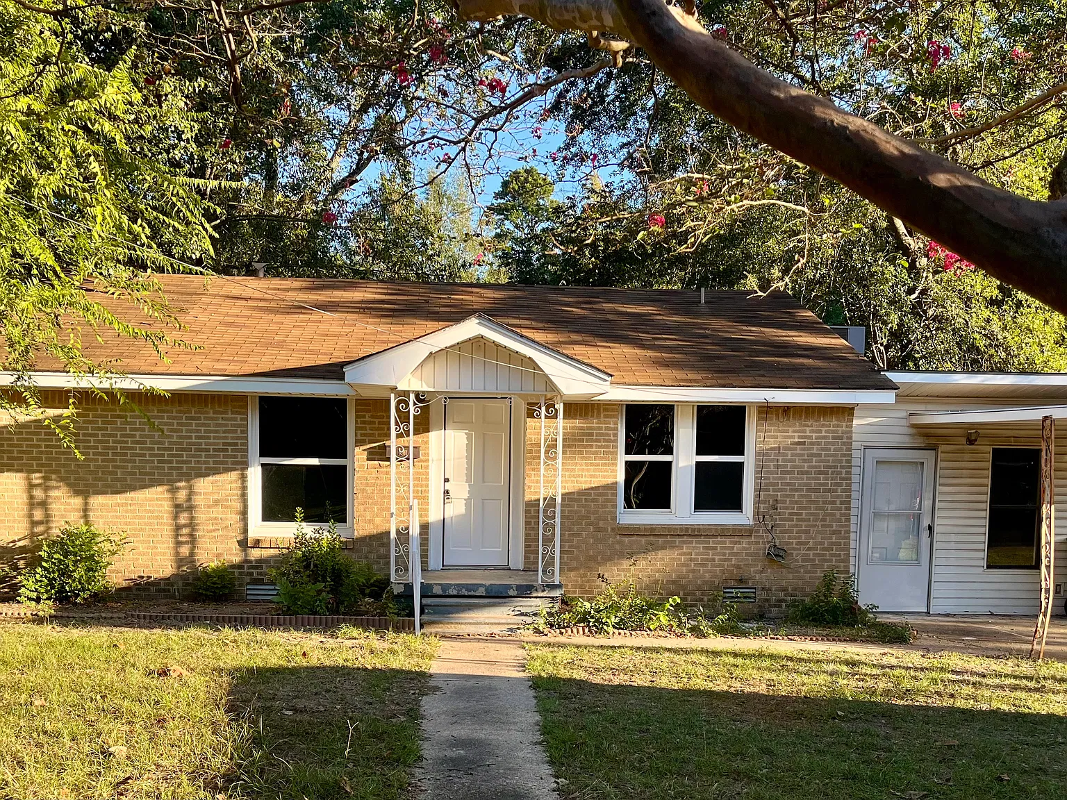 3 bed, 1323 sqft, $975 — Photo 1