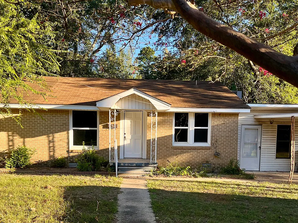 3008 College Dr
