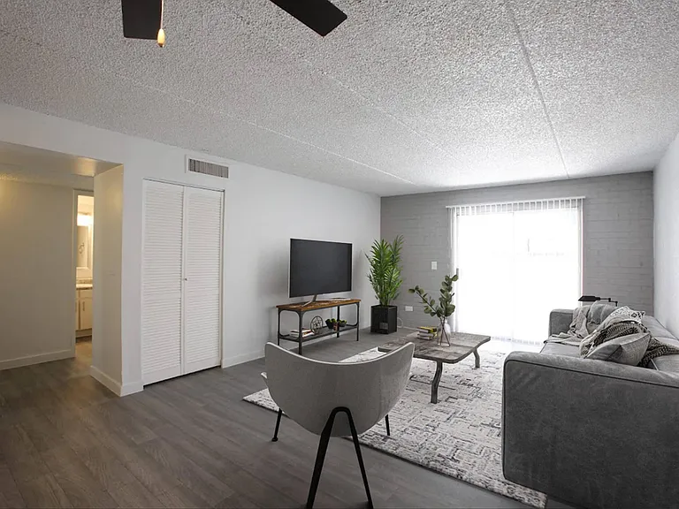 Icon Apartments — Photo 7