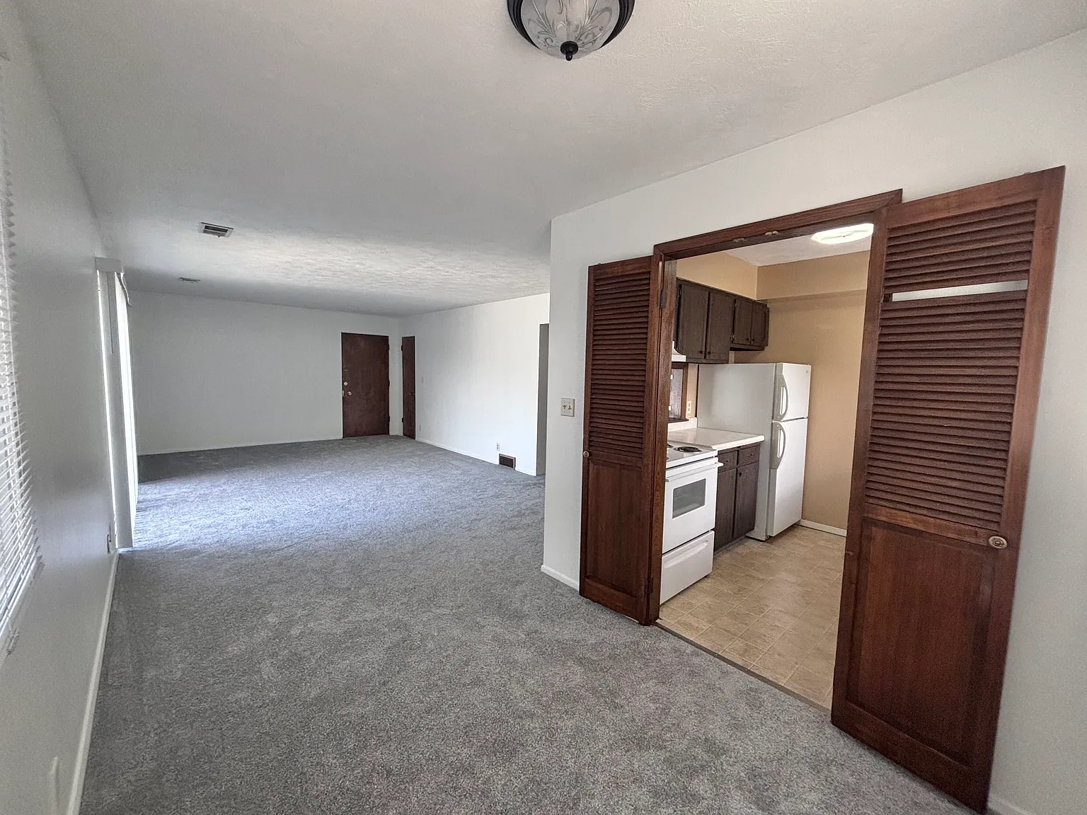 2 bed, 1040 sqft, $859 — Photo 1