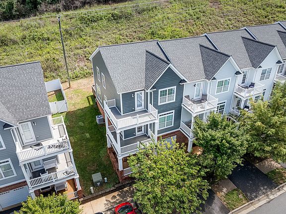 4th image of 2410 Winthrop Dr