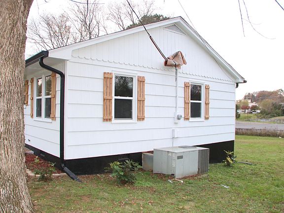 3rd image of 4013 Pineview Dr NW
