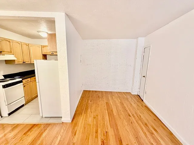 Building Photo - 153 Salem St #2