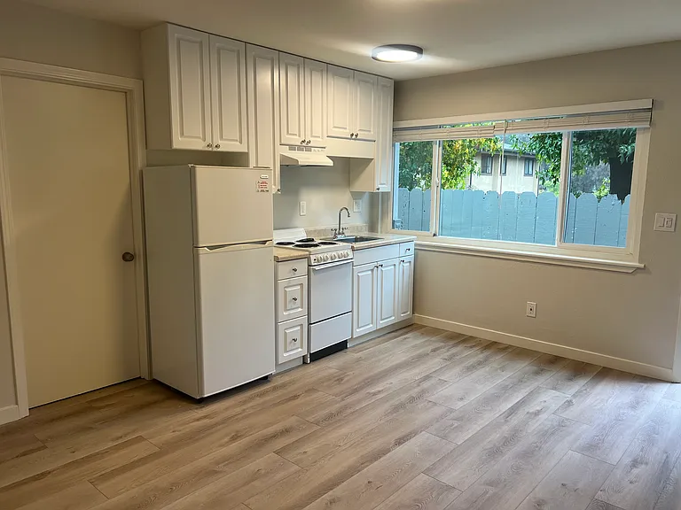 603 Johnson Ave — Photo 16