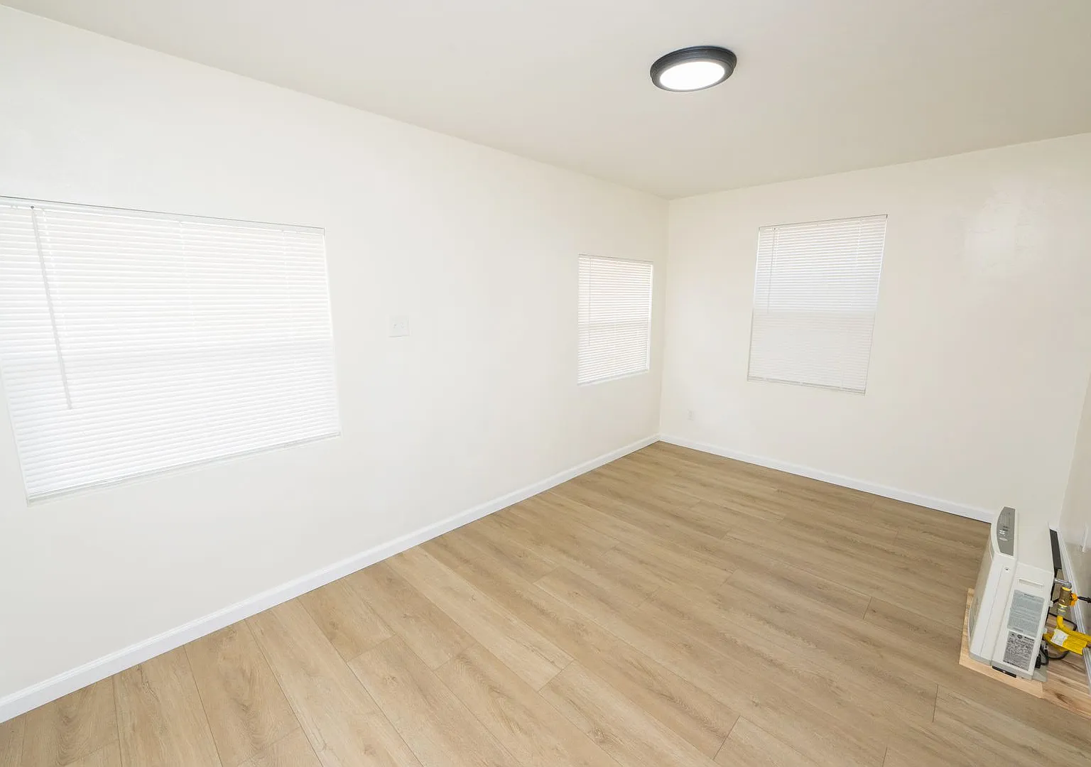 Detached ADU with a yard! Available NOW! — Photo 2