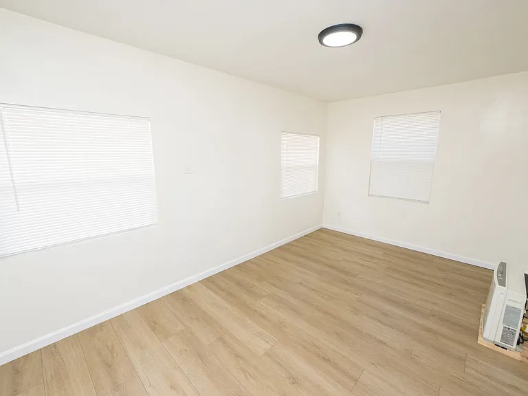 1053 Florence St — Photo 2