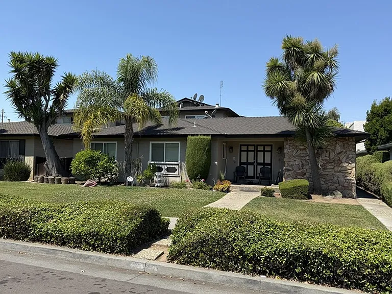 1337 Castlemont Ave — Photo 1