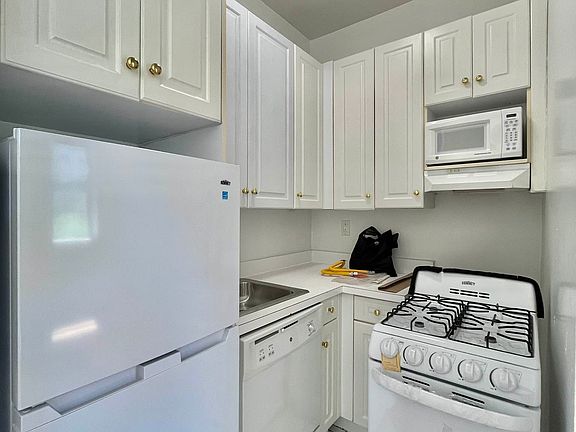 2nd image of 333 E 84th St APT 4D
