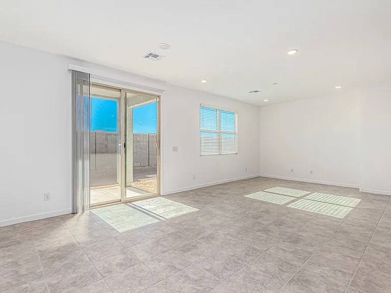 8821 W Agora Ln — Photo 5