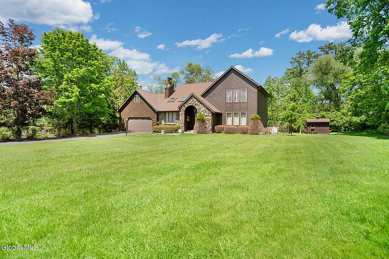 3rd image of 3 Hickory Lane