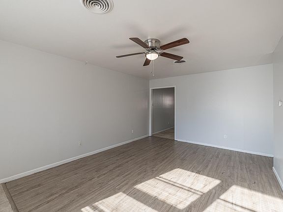 4th image of 2402 46th St