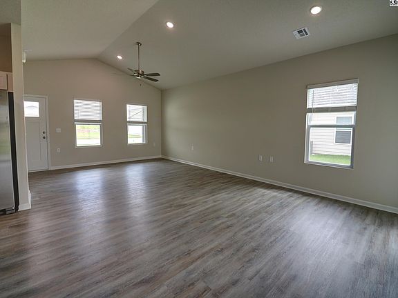 4th image of 1053 Clubhouse Dr