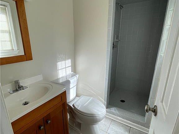 3rd image of 4701 Marlborough Dr