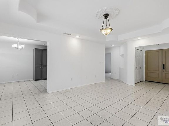 2nd image of 3442 La Plaza Dr