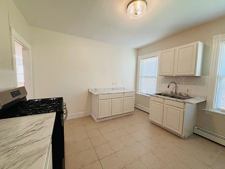 204 Woodbine St #1 — Photo 16