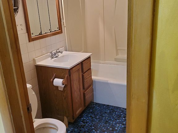 5th image of 1011 21st Ave SE