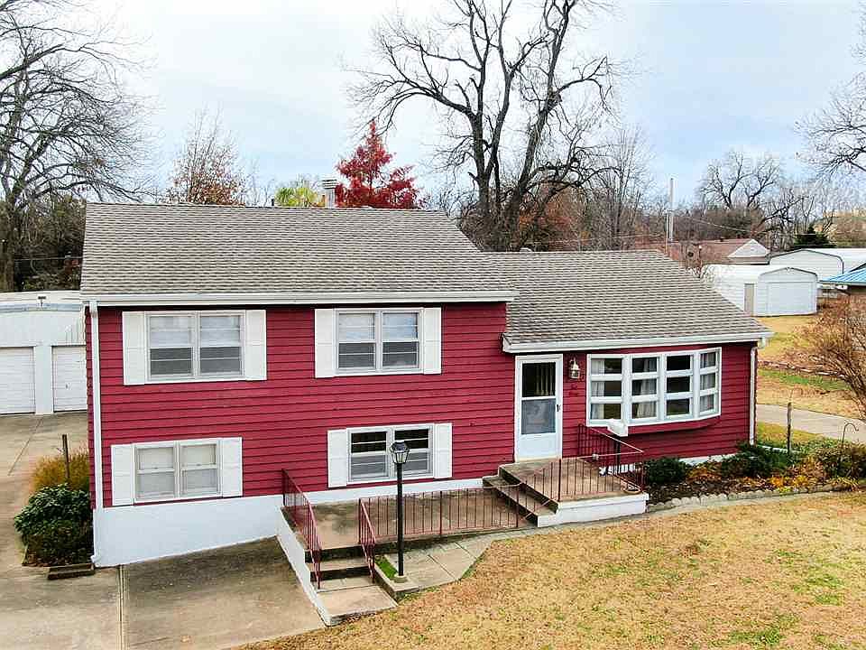 1st image of 722 E Albany Ave
