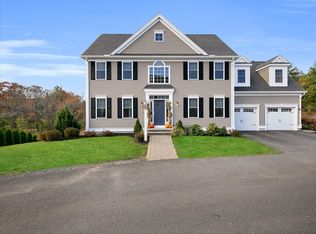 8 Pond View Ln, Beverly, MA 01915