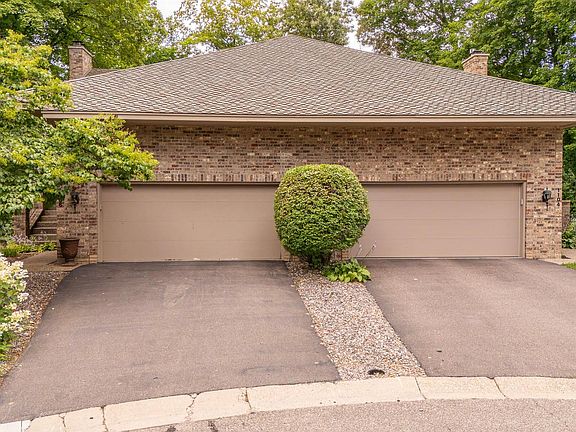 3rd image of 1106 Hollybrook Dr